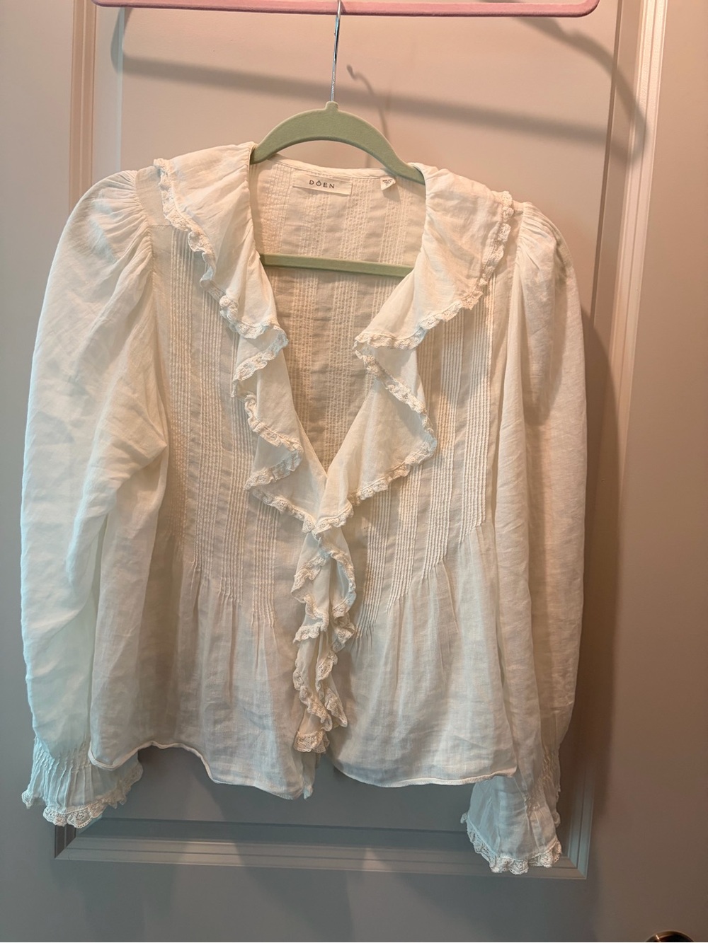 Doen Cream Ruffle V-Neck Pintuck Blouse